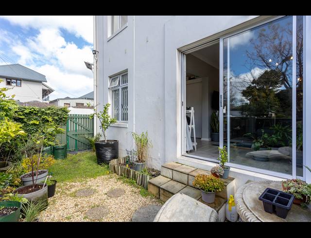 1 BEDROOM APARTMENT FOR SALE IN KENILWORTH